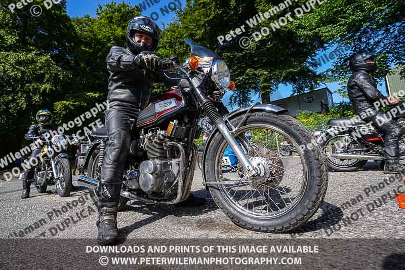 Vintage motorcycle club;eventdigitalimages;mallory park;mallory park trackday photographs;no limits trackdays;peter wileman photography;trackday digital images;trackday photos;vmcc festival 1000 bikes photographs